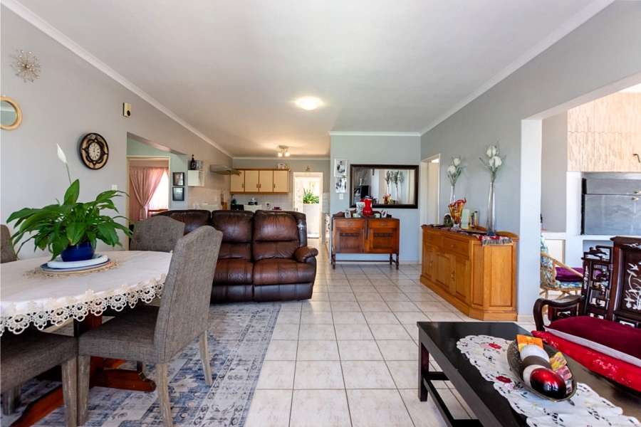 3 Bedroom Property for Sale in Bergzicht Western Cape